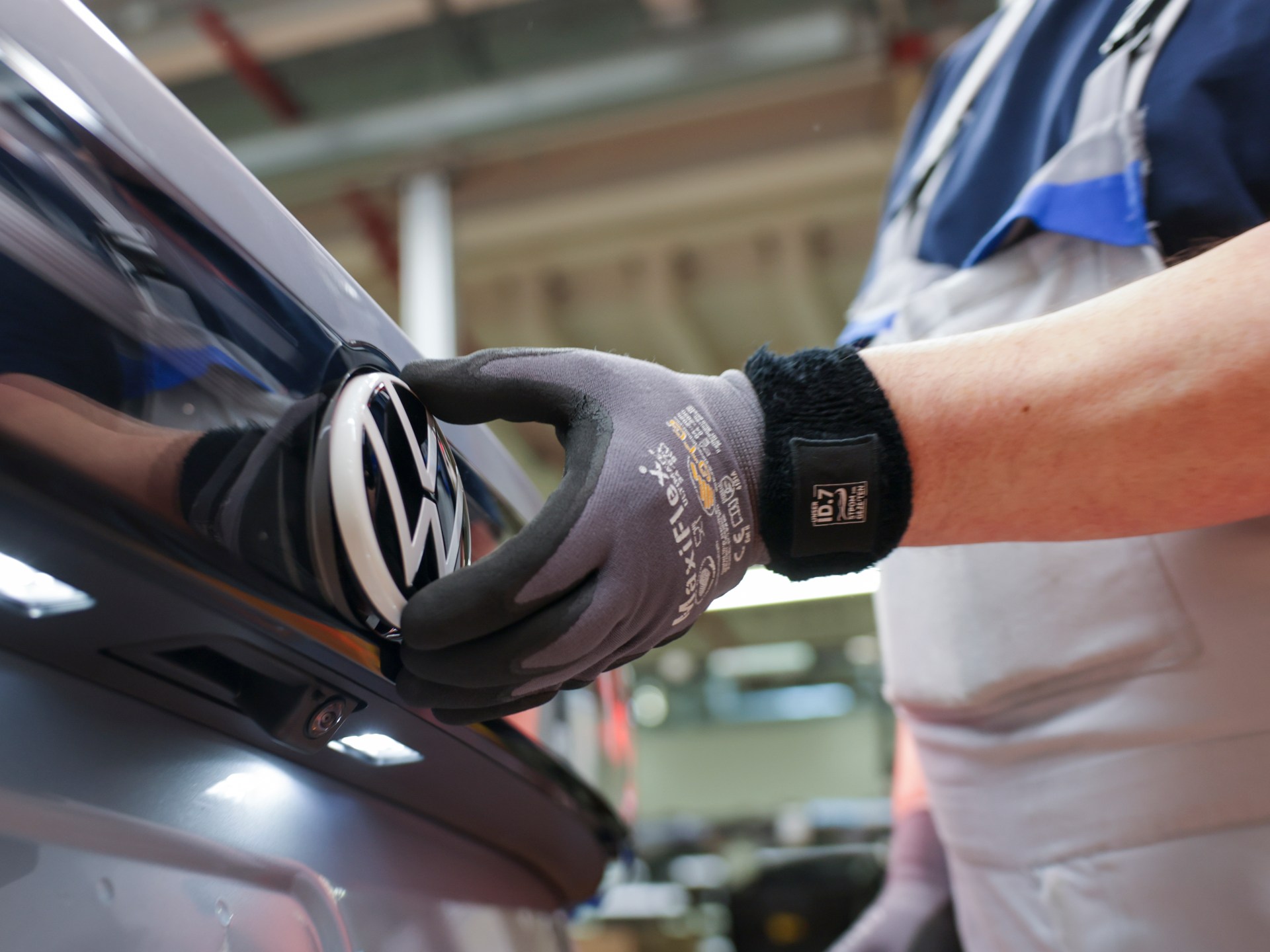 من السيارات إلى الصواريخ.. فولكس فاغن تتحول لدعم القبة الحديدية الإسرائيلية