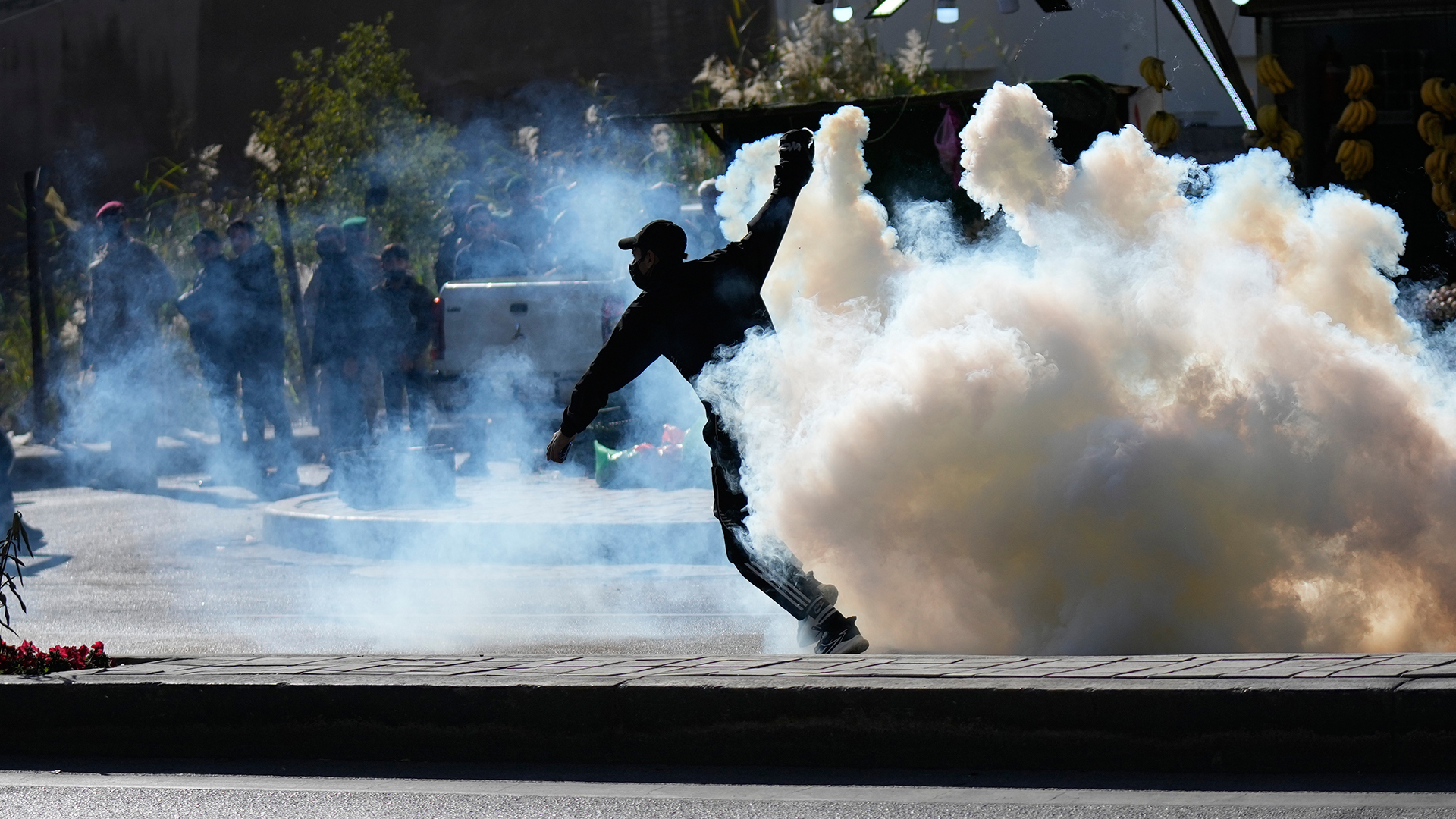 بغداد على صفيح ساخن.. صدامات عنيفة في الخضراء بعد مقتل علي خامنئي: ما القصة؟
