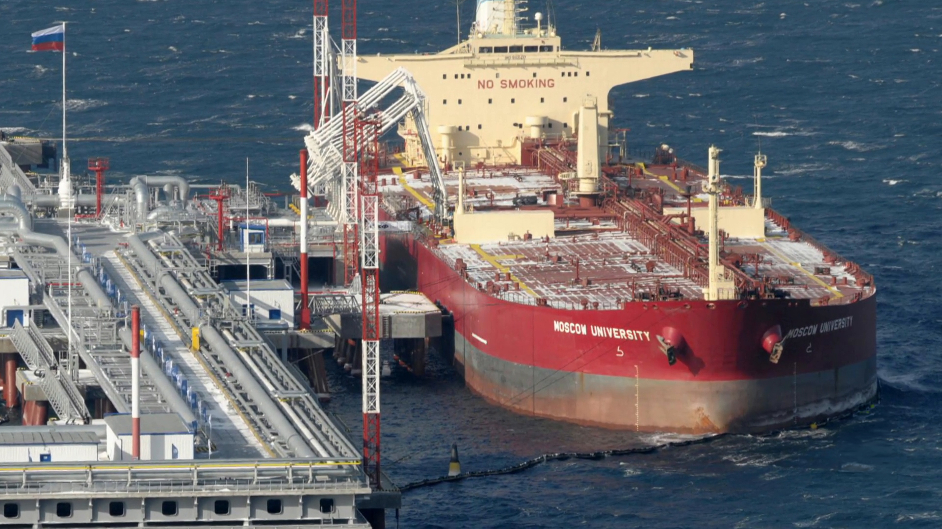 النفط الروسي يكسر حصار العقوبات: قرار أمريكي مفاجئ يشعل الأسواق والمنصات