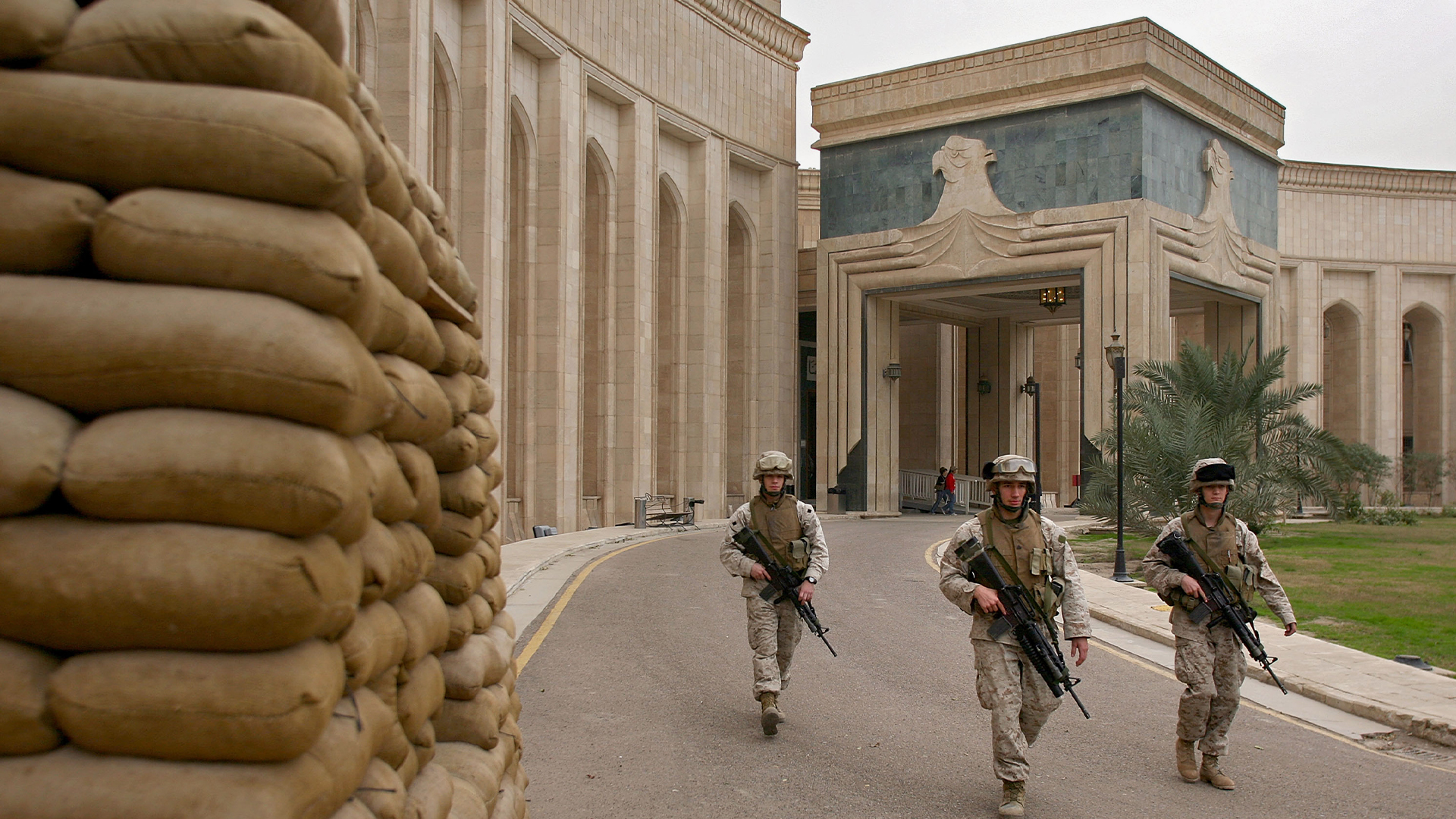 لغز الهجوم على السفارة الأمريكية في بغداد: لماذا صمتت منظومة الدفاع الجوي؟