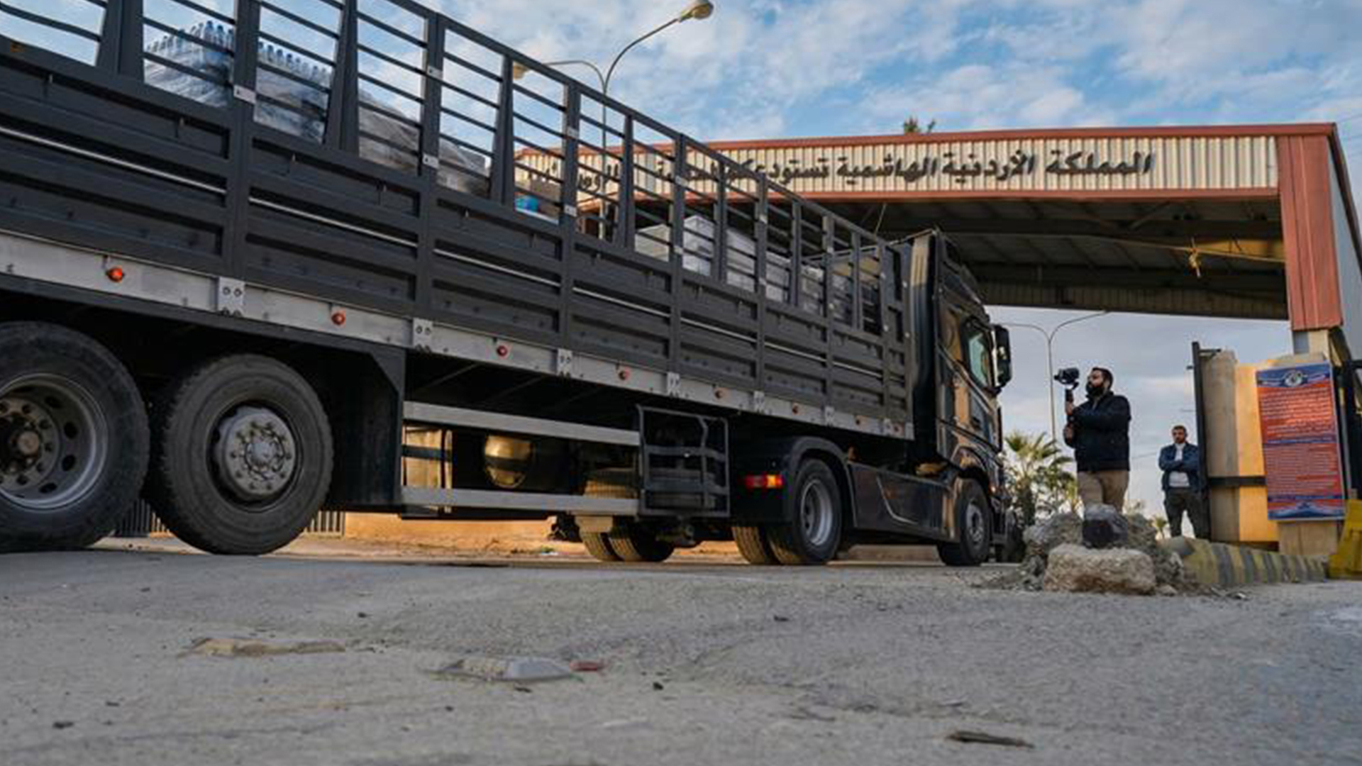 صراع لقمة العيش على الحدود: هل تنهي المفاوضات أزمة الشاحنات بين الأردن وسوريا؟