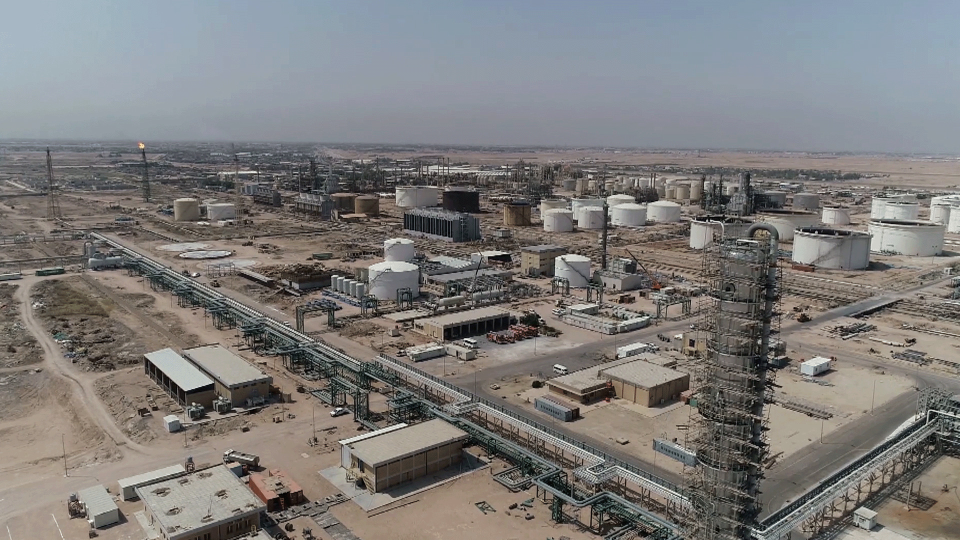 كارثة اقتصادية تلوح في الأفق.. تراجع إنتاج النفط العراقي بنسبة 85% وخسائر يومية هائلة