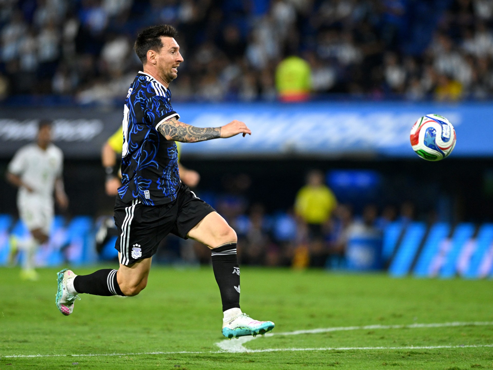 مفاجأة سكالوني للجماهير: ميسي يقود تشكيل الأرجنتين أمام زامبيا في ليلة الوداع المحتمل