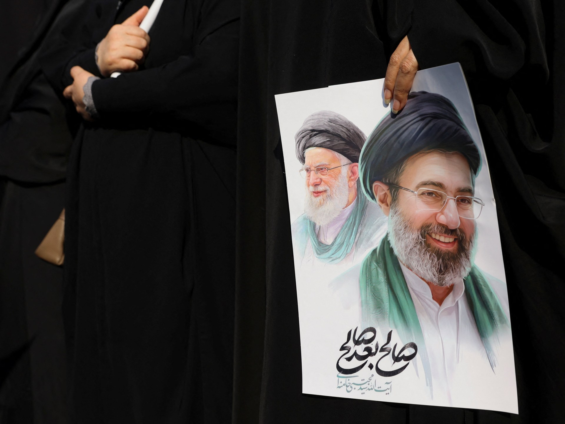 مستقبل النظام الإيراني بعد الضربات الأمريكية: هل سقطت واشنطن في فخ ‘جمهورية إيران 2.0’؟