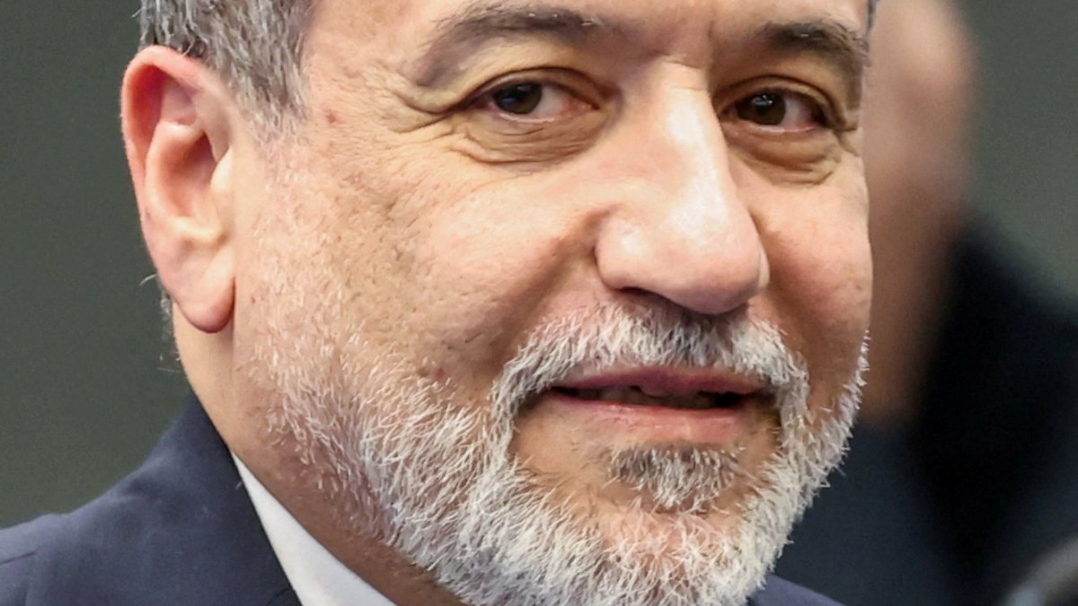 تصعيد زلزل المنطقة.. عراقجي يكشف حقيقة ضرب القواعد الأمريكية بالخليج وموقف الصين من الهجوم على إيران