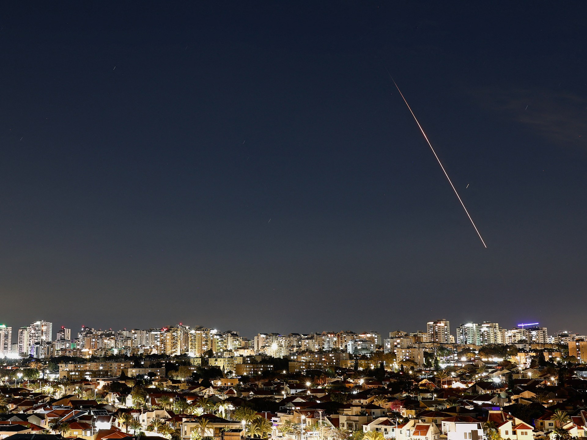 أزمة في سماء تل أبيب: تقارير تكشف نقصاً حاداً في الصواريخ الاعتراضية الإسرائيلية