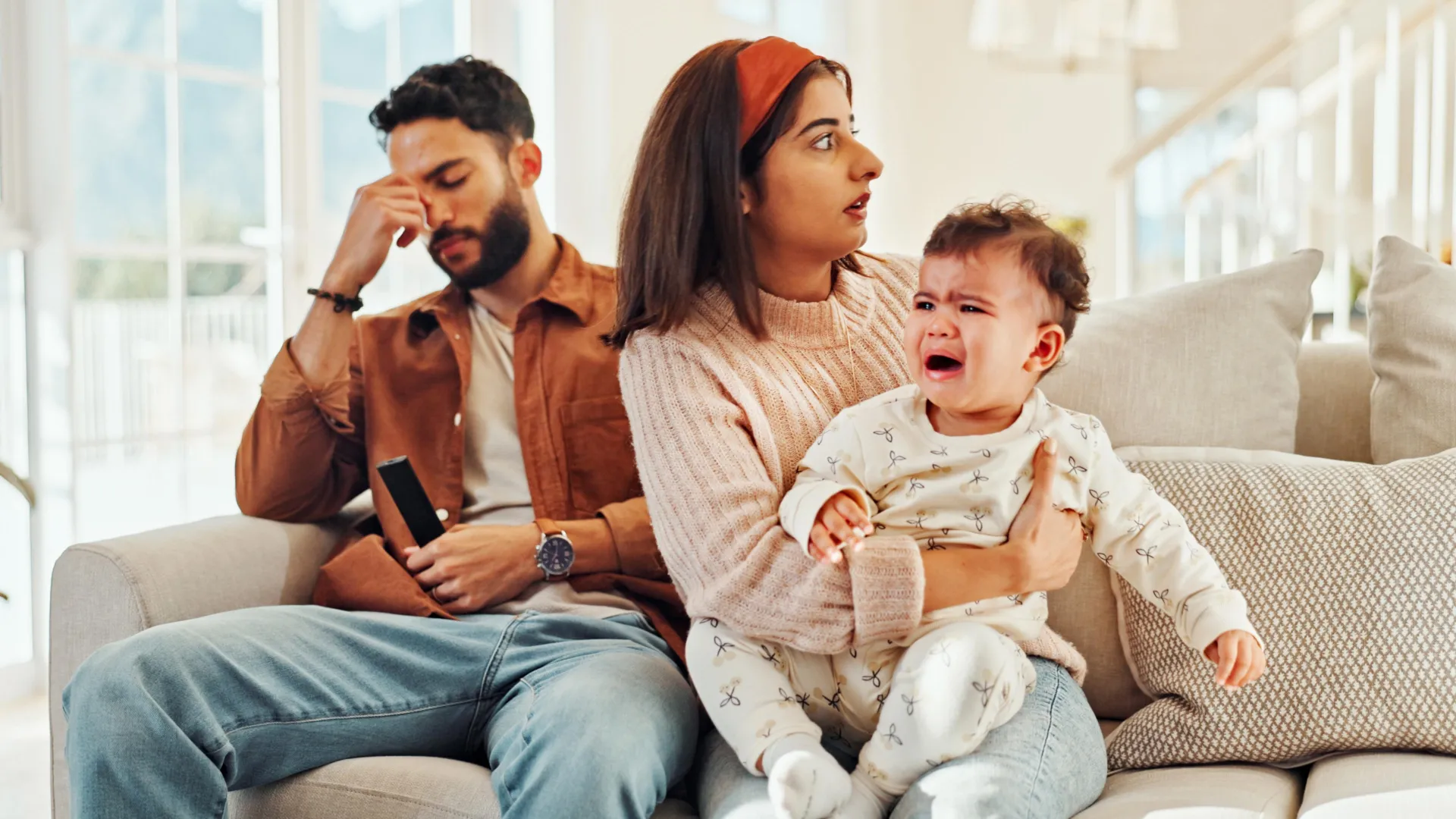 دراسة ترصد تزايد مخاطر الاضطرابات النفسية لدى الآباء بعد مرور عام على الولادة