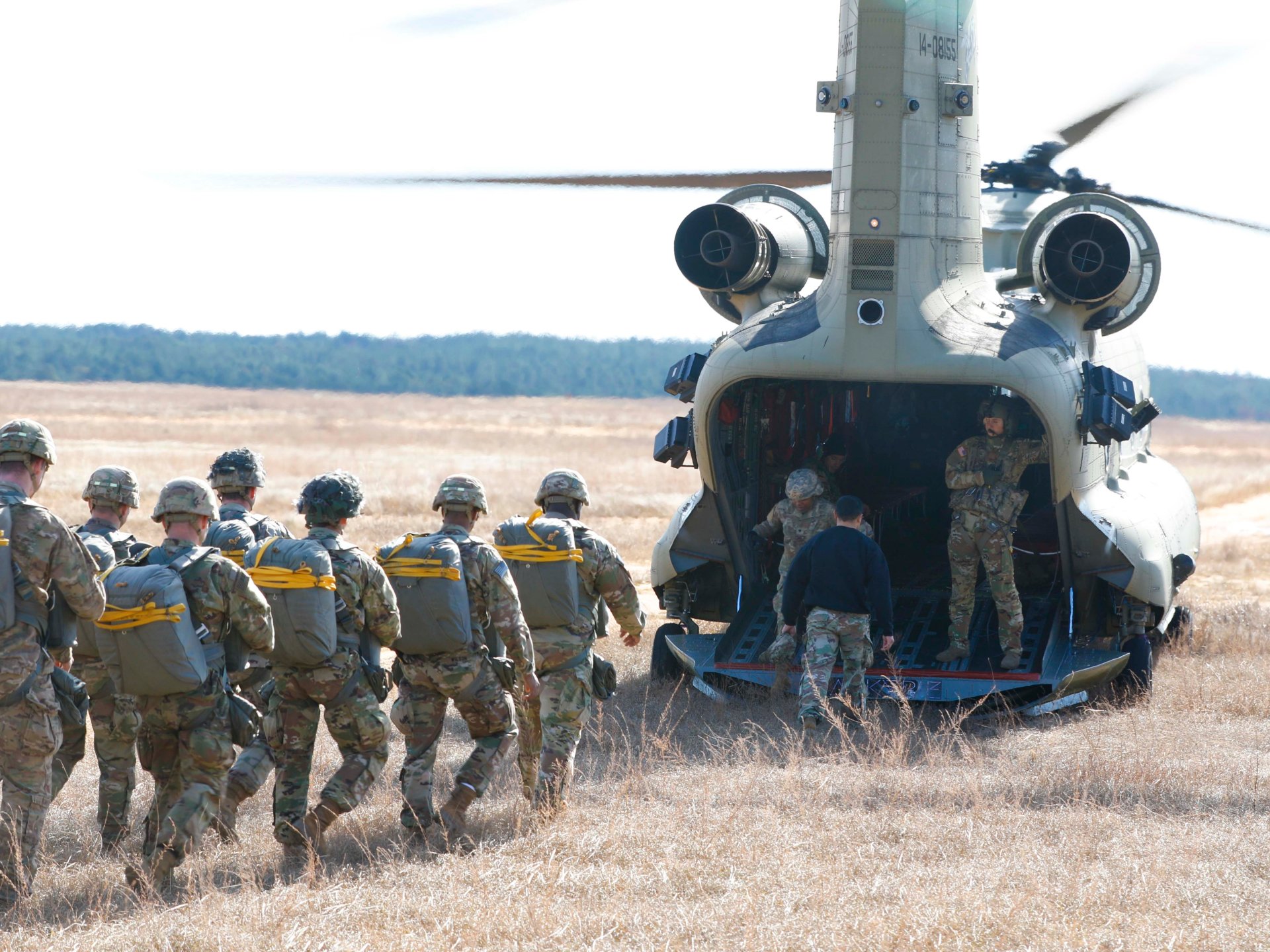 قوات "دلتا" تتأهب.. لماذا تفكر أمريكا في عملية برية ضد إيران؟