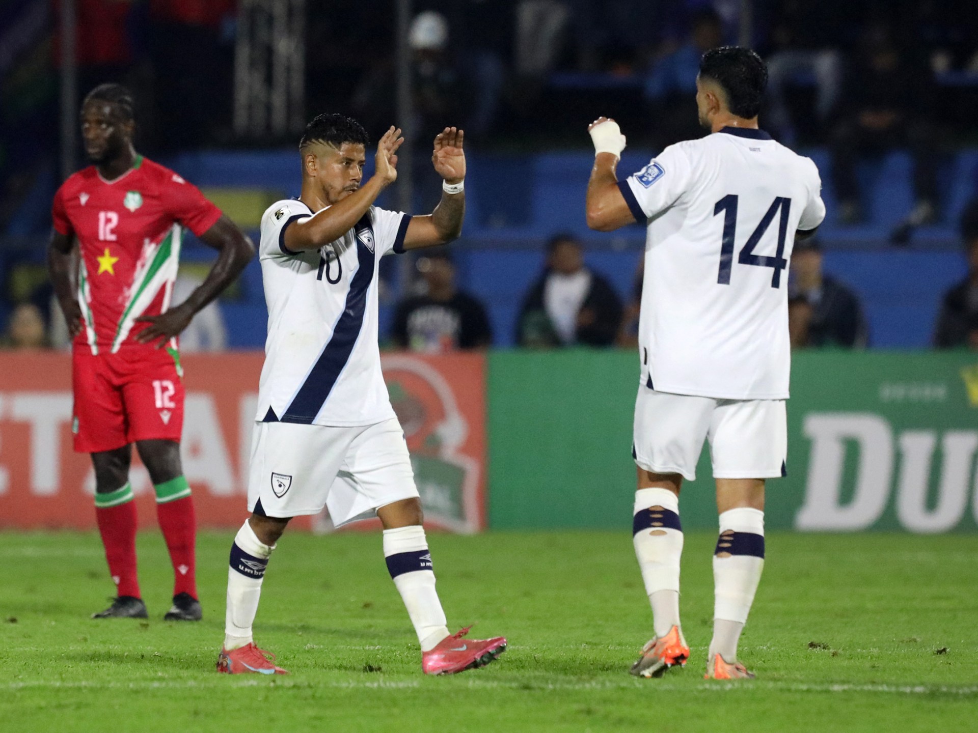 حلم المونديال يقترب.. كيف يخطط “منتخب سورينام” بصبغته الهولندية لإقصاء بوليفيا والعراق؟