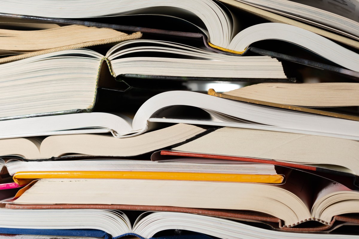 أزمة في قطاع النشر العالمي: دار ‘Hachette’ تسحب رواية ‘Shy Girl’ بعد اتهامات باستخدام الذكاء الاصطناعي