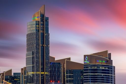 “قطر للطاقة” تعلن تعليق إنتاج الغاز المسال إثر استهداف منشآت تشغيلية تابعة لها