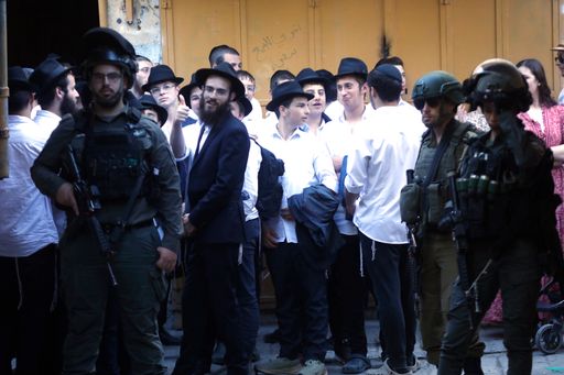 تصاعد التوتر في الضفة الغربية: شهيدان برصاص المستوطنين وحملة اعتقالات تطال 200 فلسطيني منذ مطلع رمضان