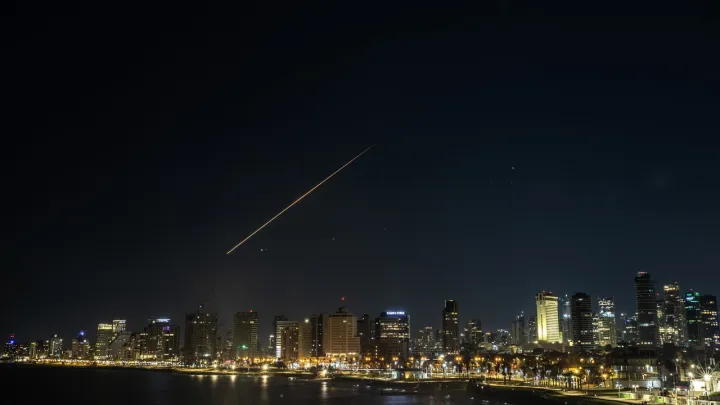 تقارير عن استهداف تل أبيب بصاروخ إيراني متطور وسط تصاعد المواجهة الإقليمية
