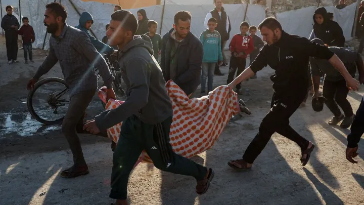 غزة: ضحايا في قصف إسرائيلي استهدف خيام النازحين وسط القطاع وسط خروقات للتهدئة