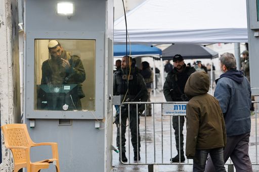 تصعيد إسرائيلي في الضفة: حملة اعتقالات واسعة واعتداءات للمستوطنين في الأغوار الشمالية