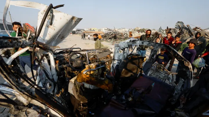 استشهاد 12 فلسطينياً بينهم 8 من عناصر الشرطة في غارات إسرائيلية على قطاع غزة