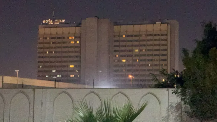 تصعيد أمني في العراق: مسيرة تستهدف فندقاً دبلوماسياً ببغداد وسقوط قتلى من الحشد في الأنبار