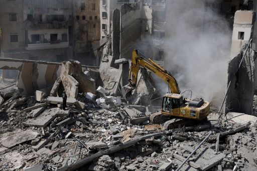 تصعيد عسكري دامٍ في لبنان: عشرات القتلى والجرحى واستهداف جسر الليطاني الاستراتيجي