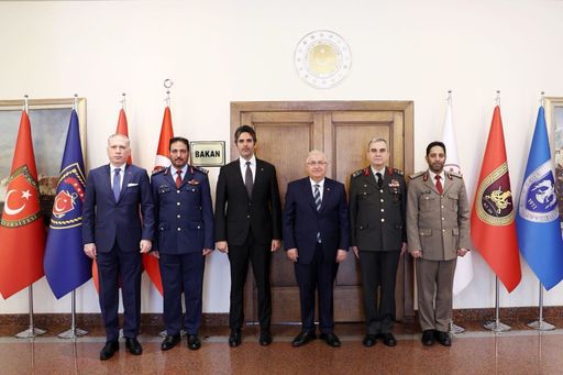 وزير الدفاع التركي يستقبل وفداً قطرياً في أنقرة لبحث التعاون العسكري وتبادل التعازي