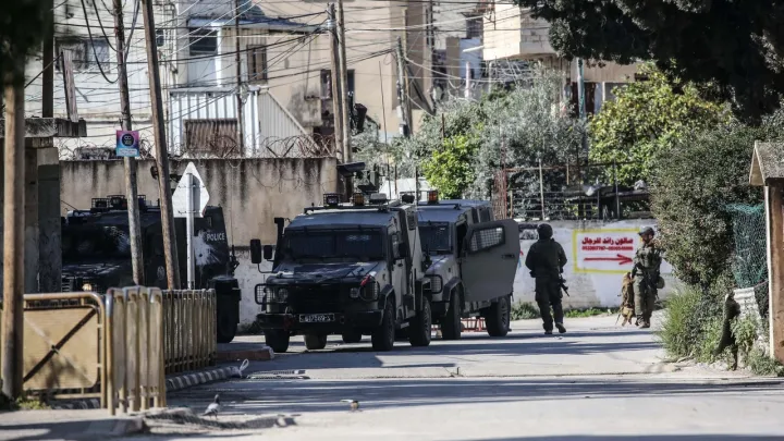 تصاعد التوتر في الضفة الغربية: استشهاد شاب وإصابات جراء اعتداءات الاحتلال والمستوطنين