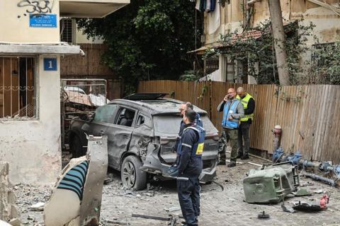 الحرب على إيران: ترامب يتوعد بـ “العصر الحجري” وطهران تهدد بـ “إبادة” القوات البرية مع قفزة في أسعار النفط