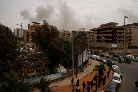 ترامب يلوح بـ “فرصة أخيرة” للتوصل إلى اتفاق مع إيران وسط تصعيد عسكري واسع يطول مطار الأهواز ولبنان ودول الخليج