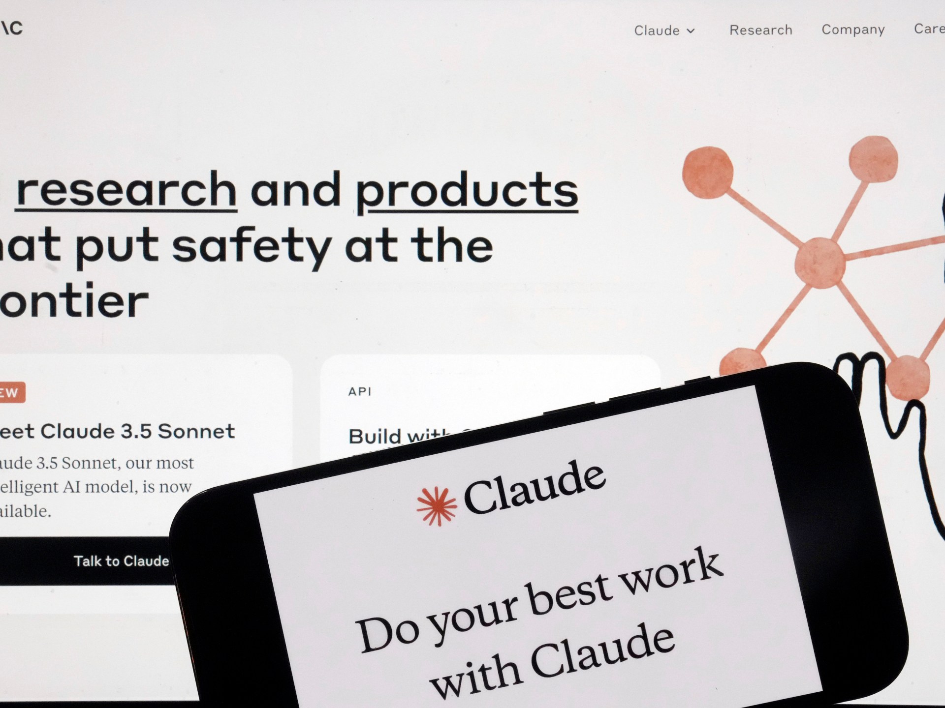 صدمة لمستخدمي كلود: آنثروبيك ترفع الأسعار وتقيد الأدوات الخارجية.. ما القصة؟