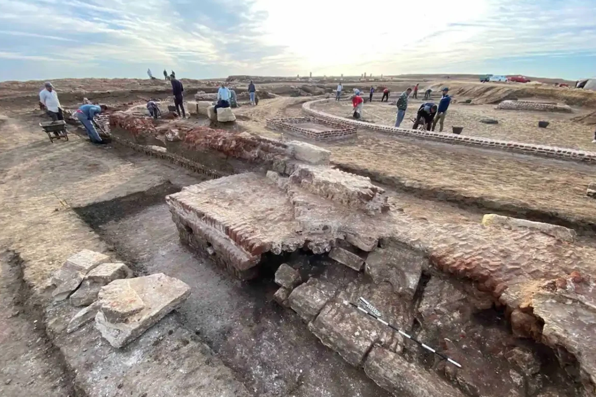 لغز معبد بلوزيوس: اكتشاف مائي مذهل في مدينة بلوزيوم الأثرية يغير تاريخ سيناء