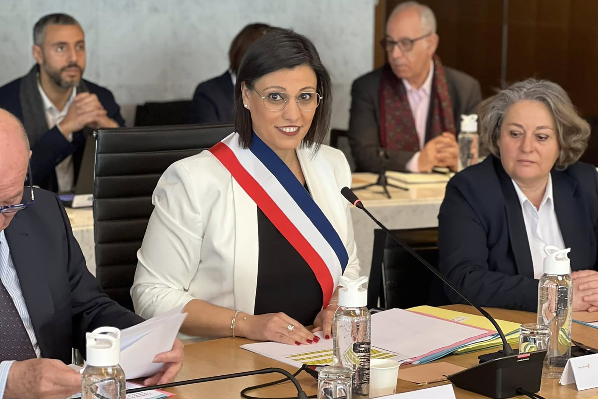 إيمان سويد: قصة نجاح ملهمة لمهاجرة تونسية تقود بلدية أورلي الفرنسية لولاية ثانية