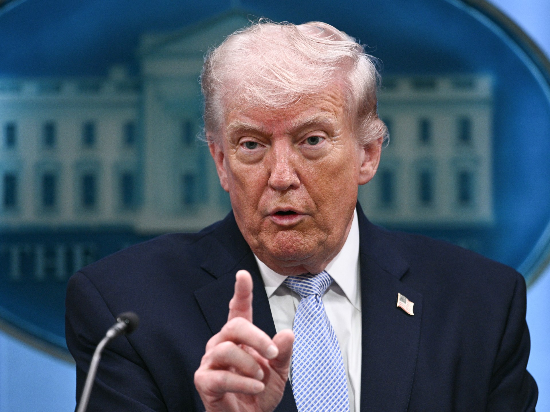 بين الطاعة وجرائم الحرب: كيف وضعت تهديدات ترمب لإيران قادة البنتاغون في مأزق تاريخي؟