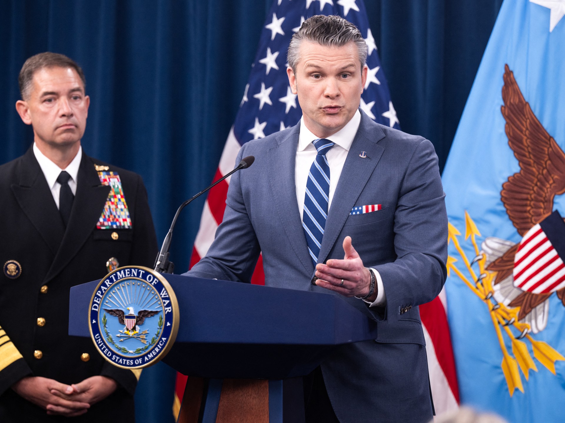 بيت هيغسيث وآية السينما: حين يرتدي الرصاص ثوب التراتيل في أروقة البنتاغون