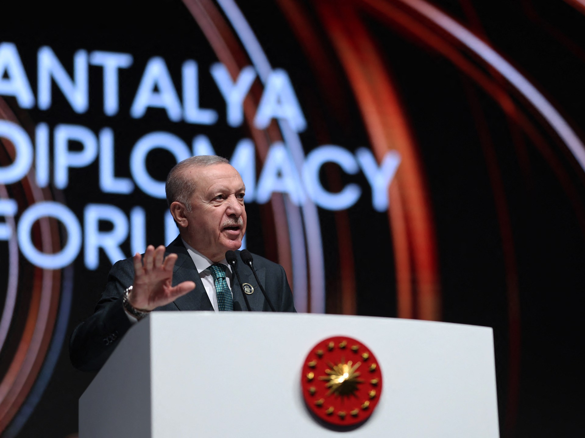 بوصلة أنطاليا: أردوغان يذود عن حياض البحار ويرسم ملامح السلم العالمي