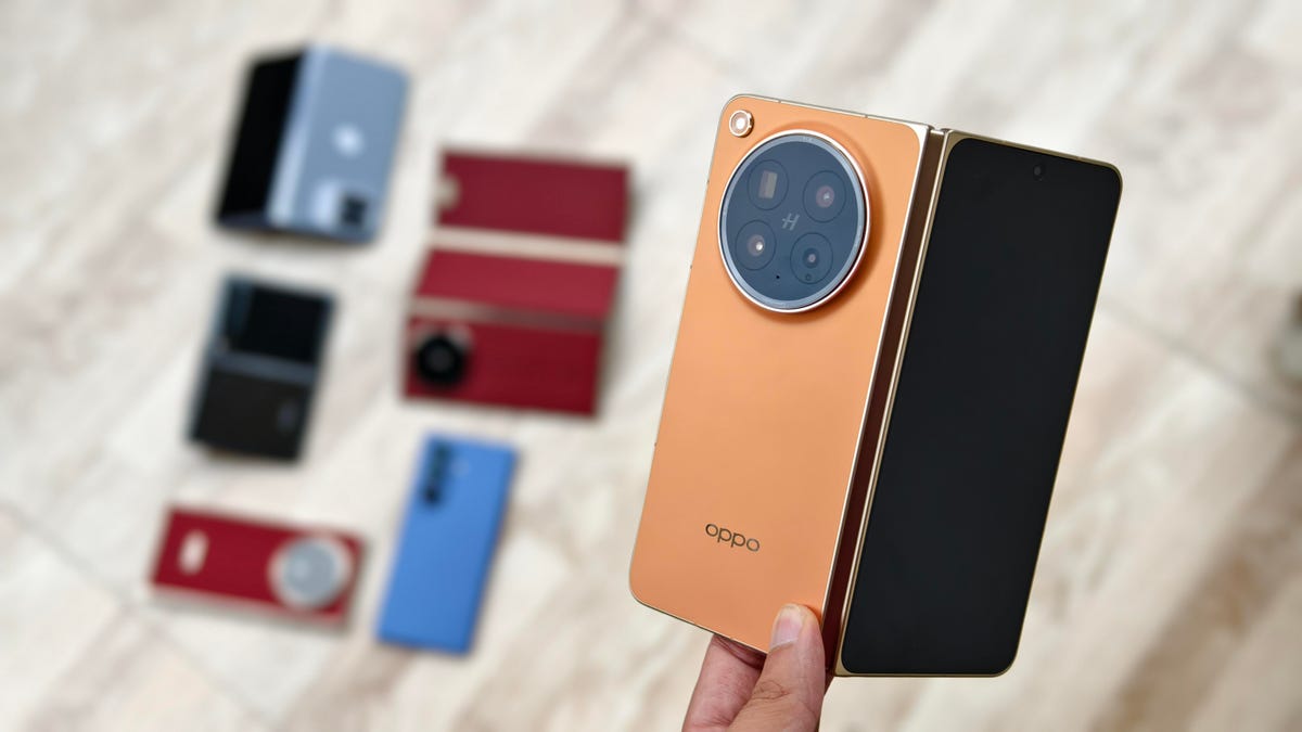 الهواتف القابلة للطي تودع زمن التنازلات.. هل تأخرت آبل كثيراً في دخول السباق؟