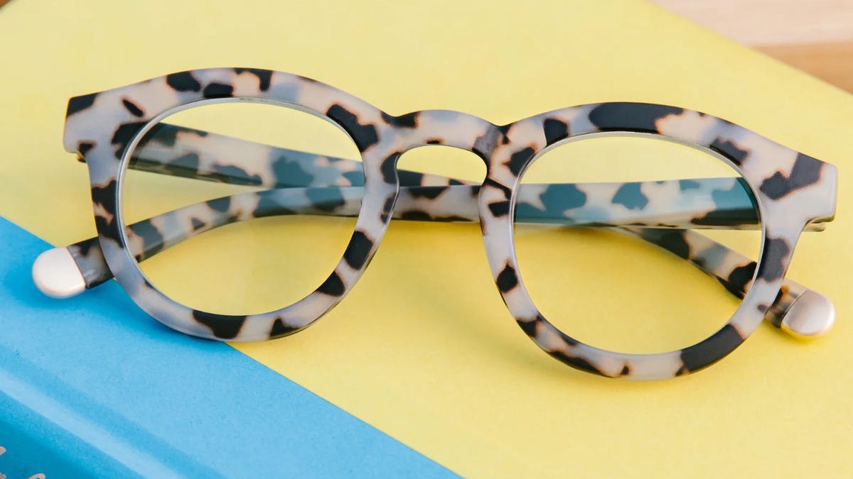 أفضل 9 مواقع لشراء نظارات القراءة عبر الإنترنت في عام 2024: دليلك الشامل