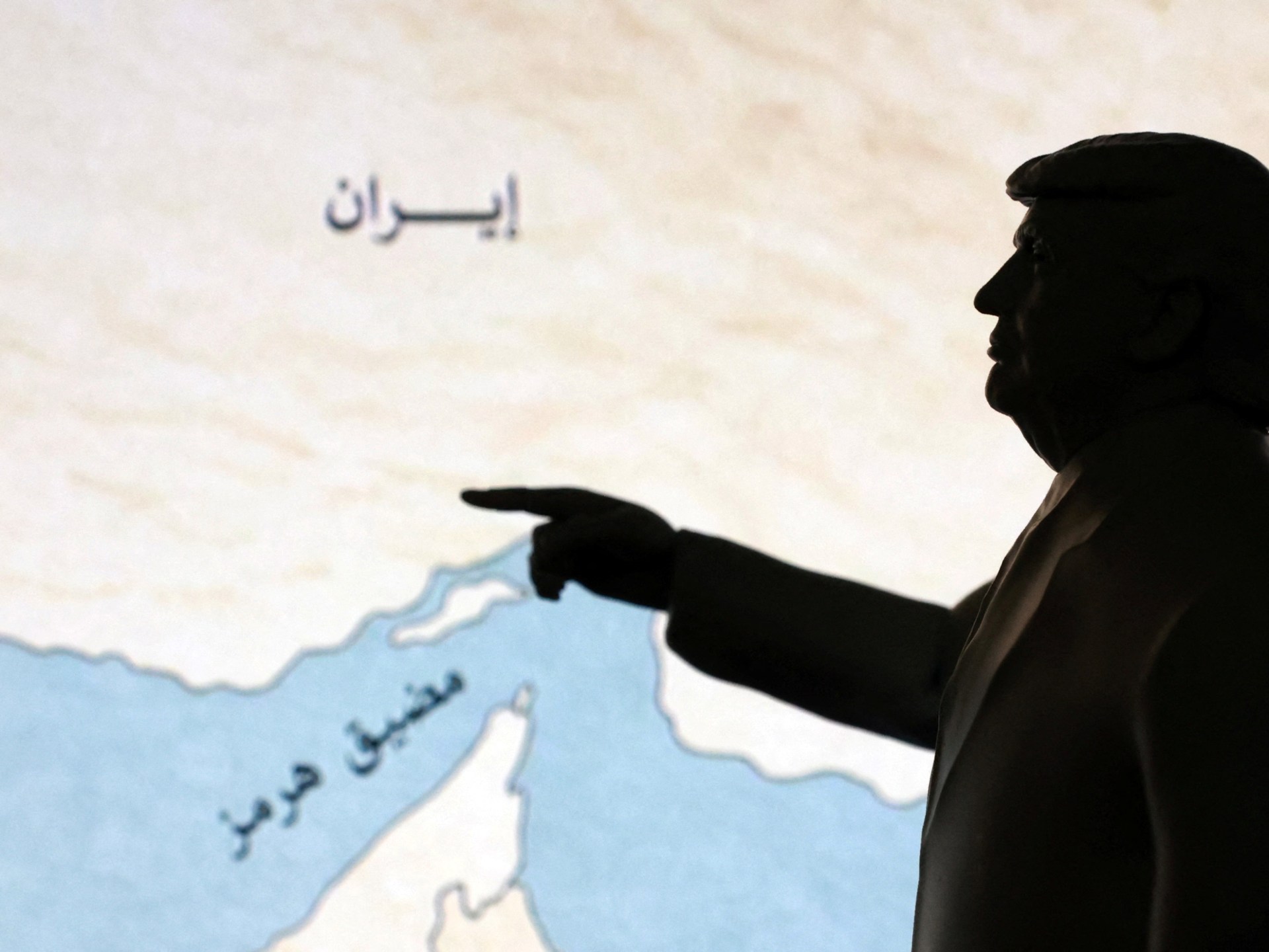 مضيق هرمز: السلاح الاستراتيجي الذي أعاد رسم موازين القوى العالمية وهدد عرش الدولار