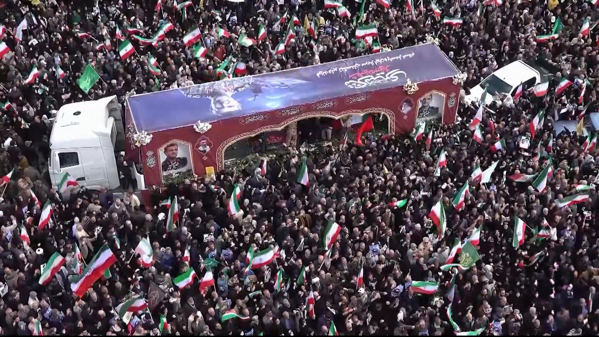 زلزال في طهران: تشييع مهيب لعلي رضا تنكسيري وسط توعد بالرد.. ماذا حدث في ساحة الثورة؟