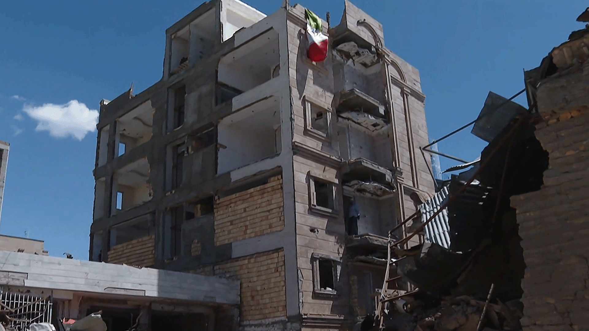 قصف محافظة البرز الإيرانية