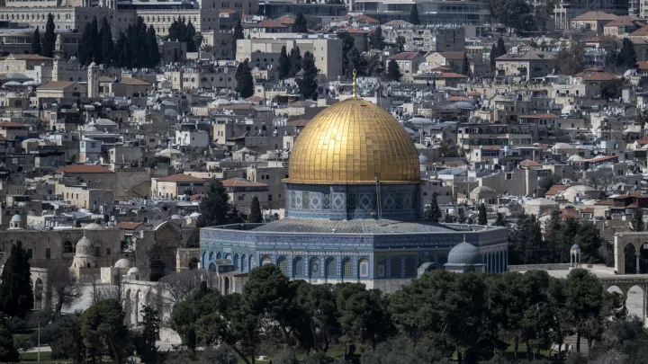 غزة: علماء فلسطين ينددون بإغلاق الأقصى وتشريعات إعدام الأسرى وحماس تدعو لحراك عالمي