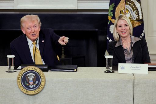 ترمب يطيح بوزيرة العدل بام بوندي ويكلف تود بلانش بإدارة الوزارة بالإنابة