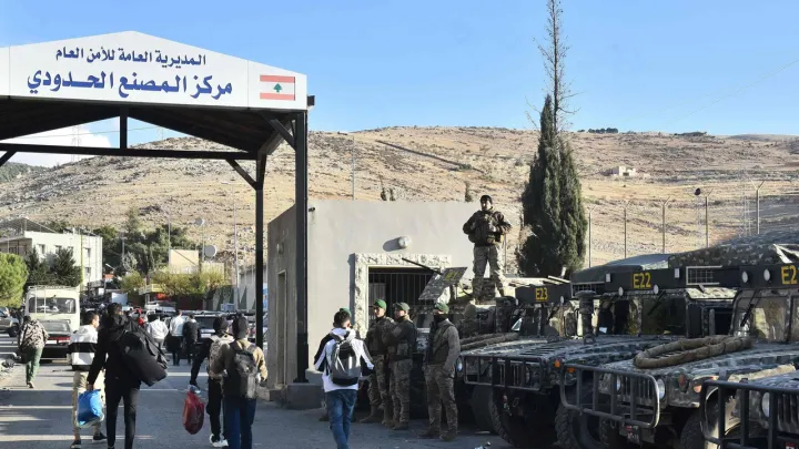 تصعيد عند معبر المصنع: إنذار إسرائيلي بالإخلاء ونفي رسمي لبناني وسوري للاستخدام العسكري