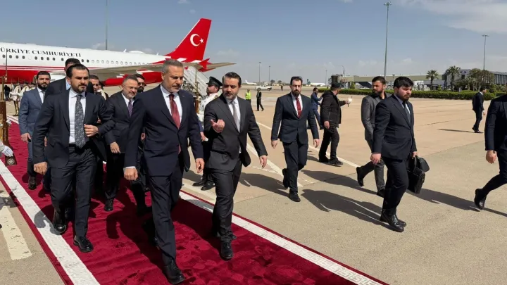 هاكان فيدان في دمشق: تحركات دبلوماسية مكثفة لبحث الملفات الإقليمية ولقاءات رفيعة المستوى