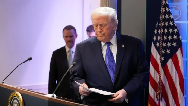 تصعيد أمريكي إيراني: ترمب يهدد بخيار “القوة الشاملة” وطهران تربط أمن هرمز بالتعويضات