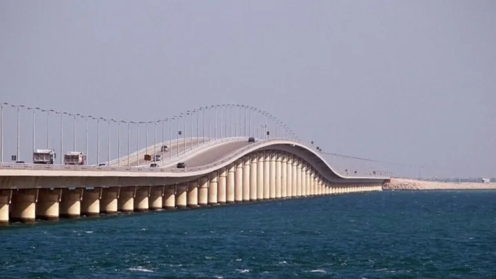 الحرس الثوري الإيراني يهدد بضرب حقول غاز إسرائيلية ويعلن منشآت خليجية “مناطق عسكرية”