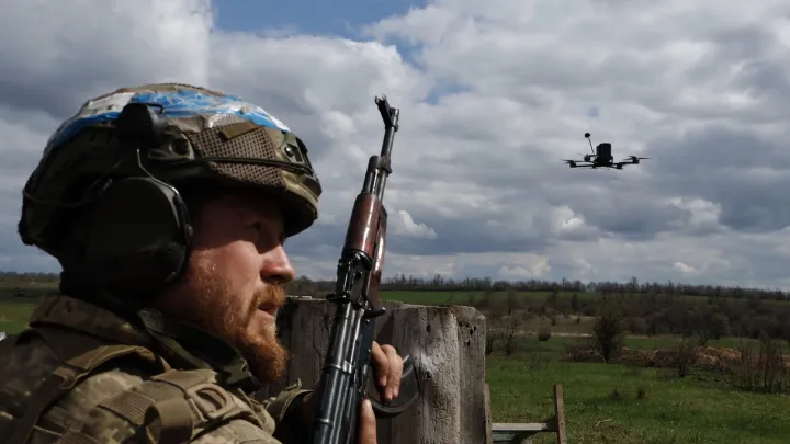 الكرملين يرهن تمديد “هدنة الفصح” بموافقة كييف على شروطه وسط تبادل للاتهامات بالخرق