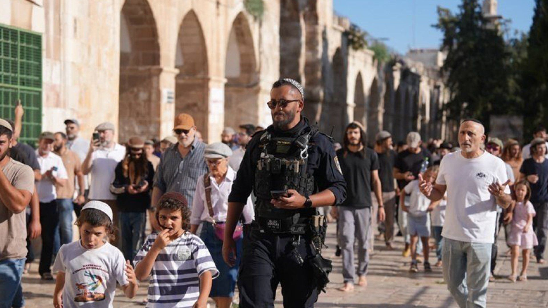 المسجد الأقصى في عين العاصفة: قراءة في استراتيجية “الاعتياد” وفرض الواقع التلمودي