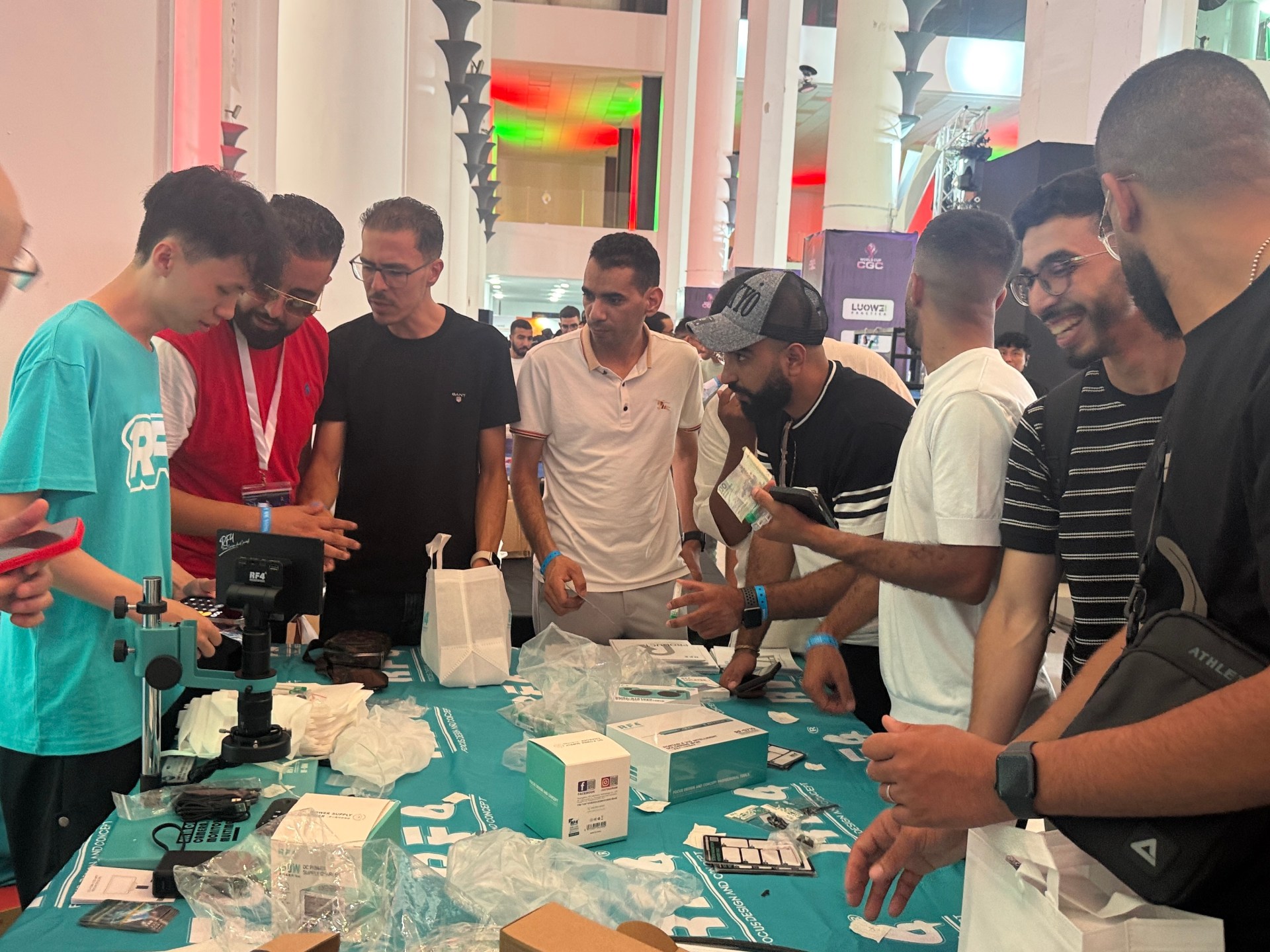 نبض الدارات الدقيقة: مستقبل إصلاح الهواتف في المغرب بين طموح الشباب وتحديات الهيكلة